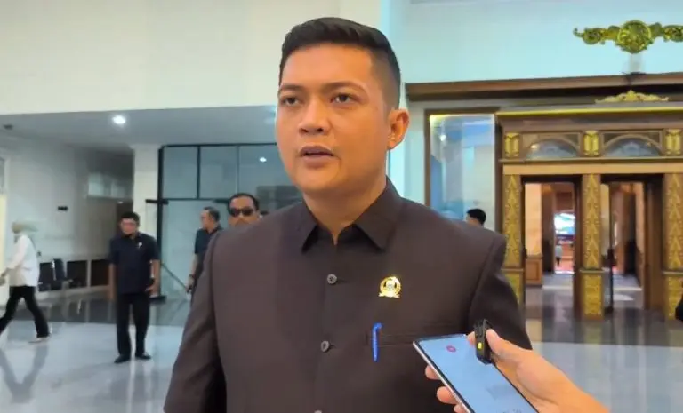 Ketua DPRD Provinsi Jambi, M Hafiz Fattah desak komisi lV lakukan pembinaan terhadap seluruh pelajar SMA