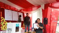Perhitungan suara di TPS 14 Kelurahan Rawasari, Kecamatan Alam Barajo, Kota Jambi.