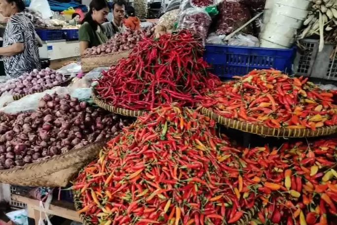 Jelang nataru, cabai di pasar Auduri melonjak naik