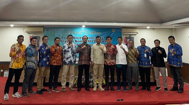 Kunjungan kerja anggota komisi XII DPR RI, Rocky Chandra ke PLN Jambi (dok/istimewa)
