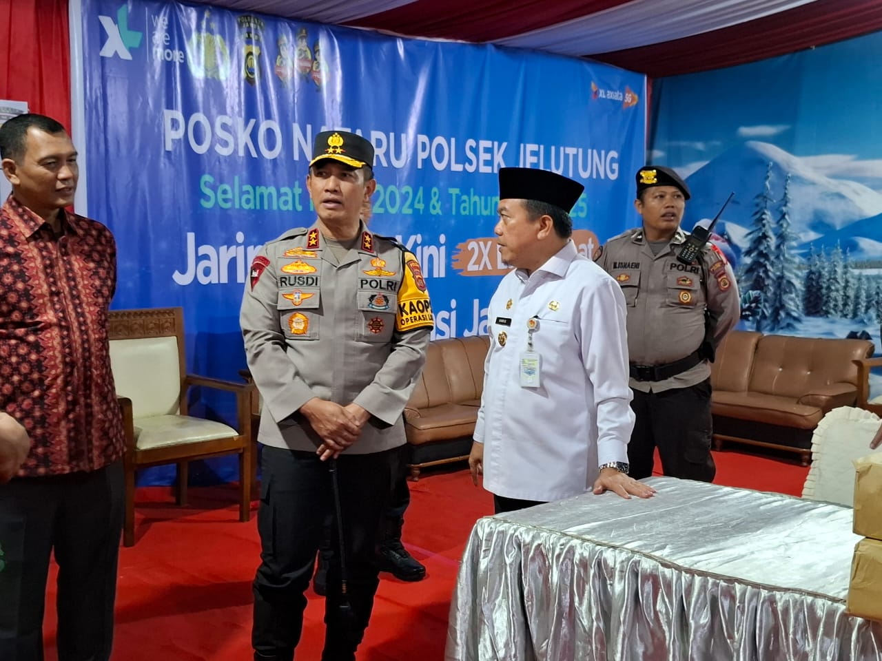 Kapolda Jambi dampingi Gubernur Al Haris tinjau ibadah natal di gereja