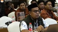 Sanusi, saksi paslon Gubernur dan wakil Gubernur Jambi, Romi-Sudirman tolak tanda tangan berita acara hasil pleno rekapitulasi perhitungan perolehan suara dan penetapan hasil Pilkada serentak tahun 2024 (dok/KPU Provinsi Jambi)