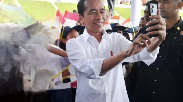 Jokowi masuk dalam daftar sebagai finalis tokoh terkorup dunia versi OOCRP (dok/instagam @jokowi)