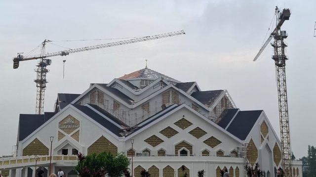 Penampakan pembangunan Islamic Center usai tak mencapai batas waktu pengerjaan