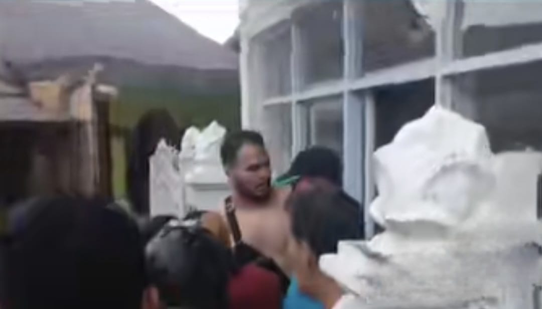 Oknum anggota DPRD Provinsi Jambi diduga menyerobot masuk ke dalam rumah mantan istri
