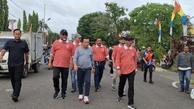 Gubernur Jambi Al Haris jalan santai bersama ribuan warga dalam rangka menyemarakkan HUT Jambi ke-68