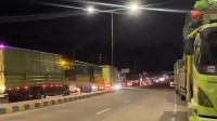 Macet panjang di exit toll Jambi