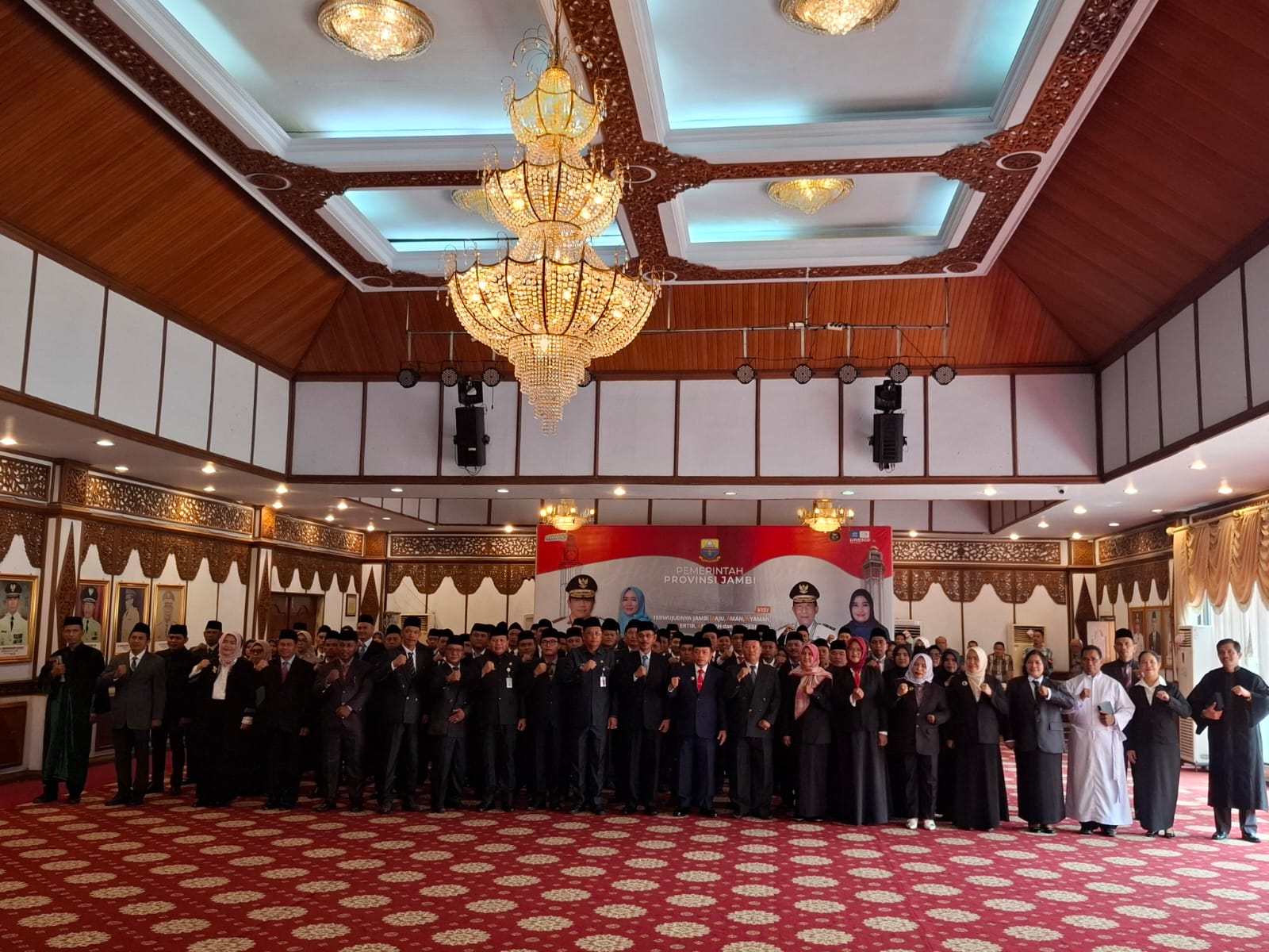 Gubernur Jambi Al Haris melantik 83 Kepsek SMA,SMK, dan SLB di lingkungan Pemprov Jambi
