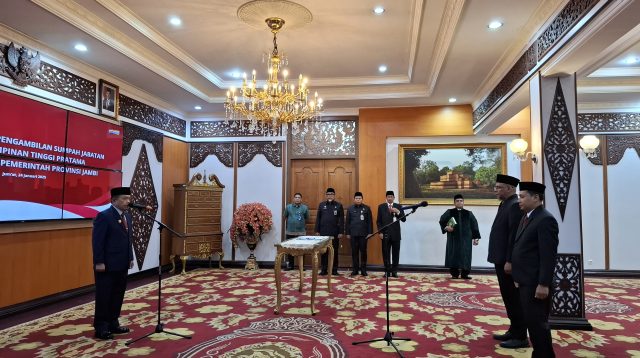 Gubernur Jambi Al Haris lantik Kepala Biro Organisasi dan Biro Perekonomian