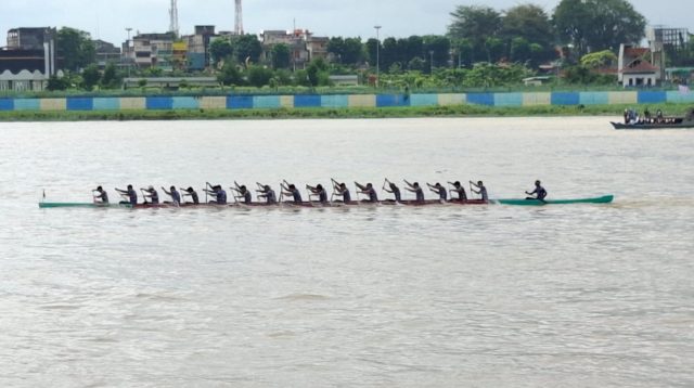 Gubernur Jambi Al Haris buka lomba pacu perahu tradisional dalam rangka merayakan HUT Jambi ke-68
