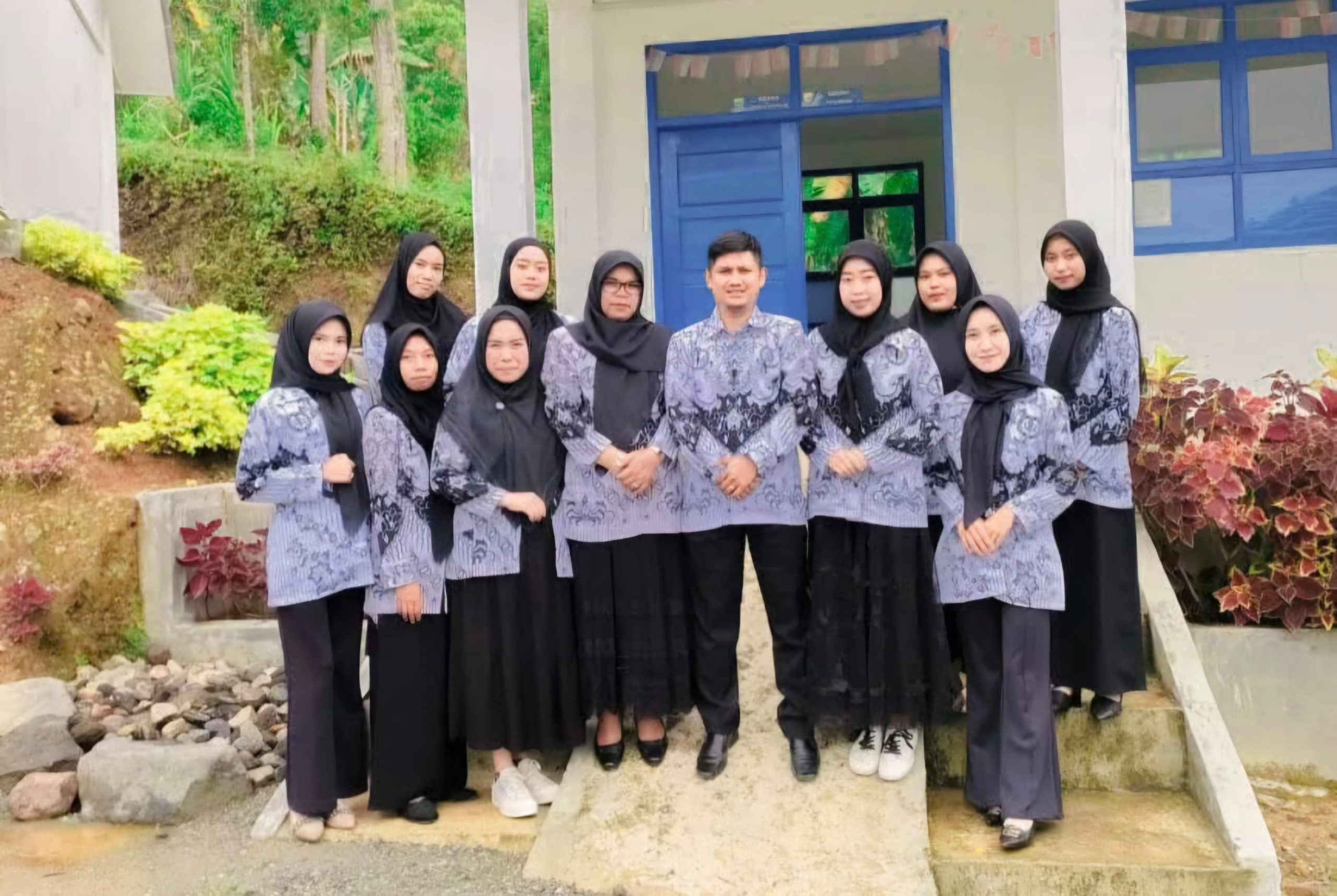 Guru di SLBN Ujung Ladang, Kabupaten Kerinci, Jambi (poto: @slbn_negeri_ujungladang)