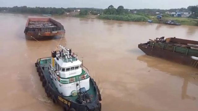 Angkutan batubara lewat jalur sungai Batanghari dibuka secara bertahap