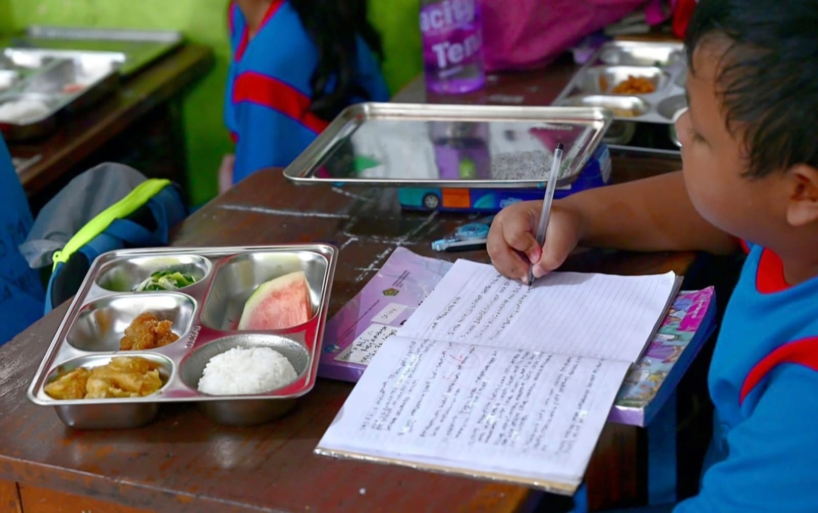 Ilustrasi makan bergizi gratis di Kota Jambi