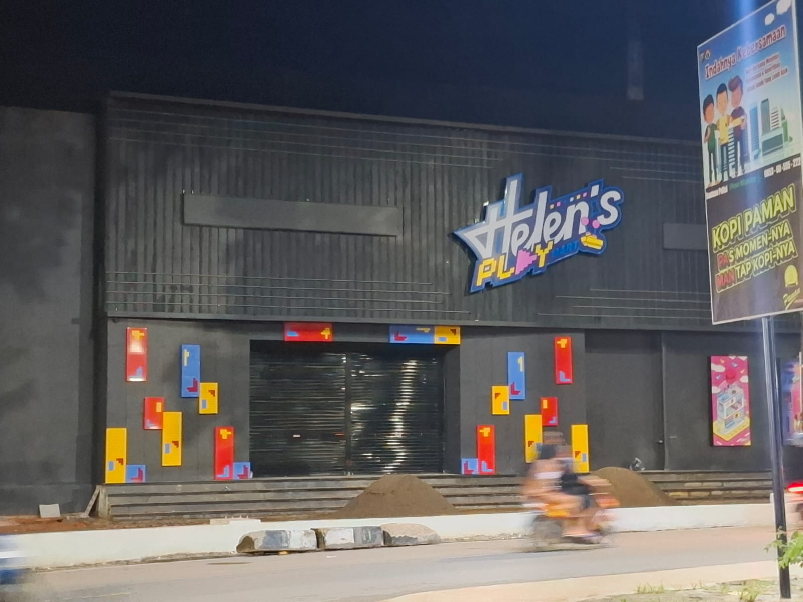 Kondisi Helen's Play Mart setelah diminta tutup permanen oleh pemerintah Kota Jambi