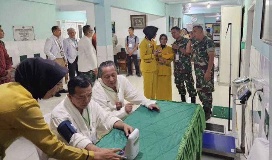 Gubernur Jambi Al Haris jalan tes kesehatan