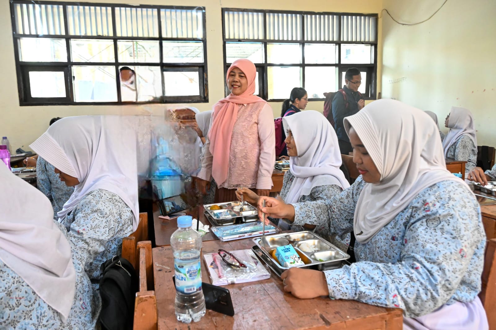 Ilustrasi ribuan siswa di Kabupaten Muaro Jambi nikmati program makan bergizi gratis (poto:Sekneg)