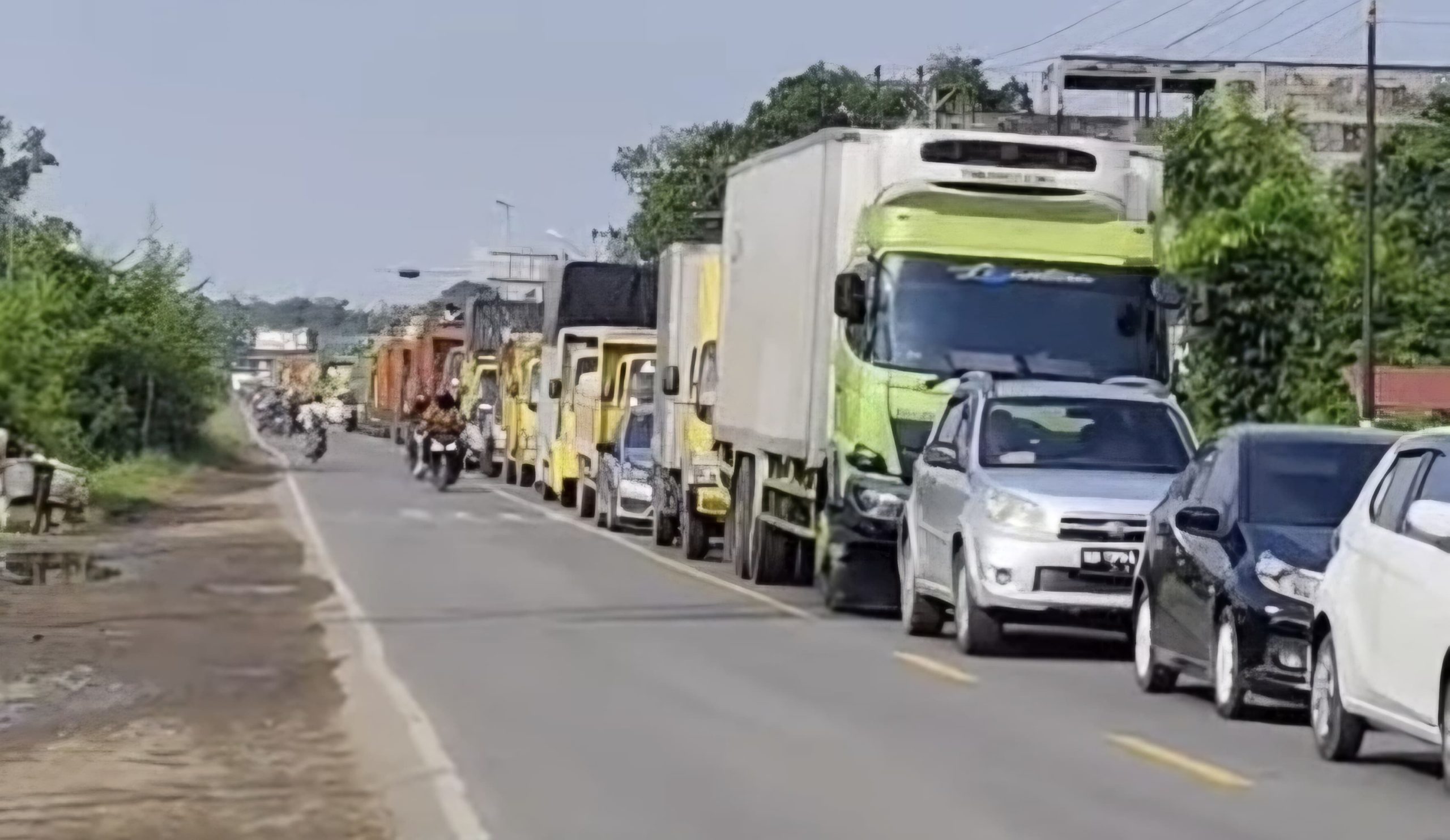 Kemacetan panjang di jembatan Aurduri l, Kota Jambi, Provinsi Jambi