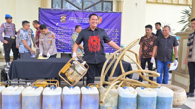Conference pers penangkapan 2 pelaku ilegal drilling di Kabupaten Batanghari