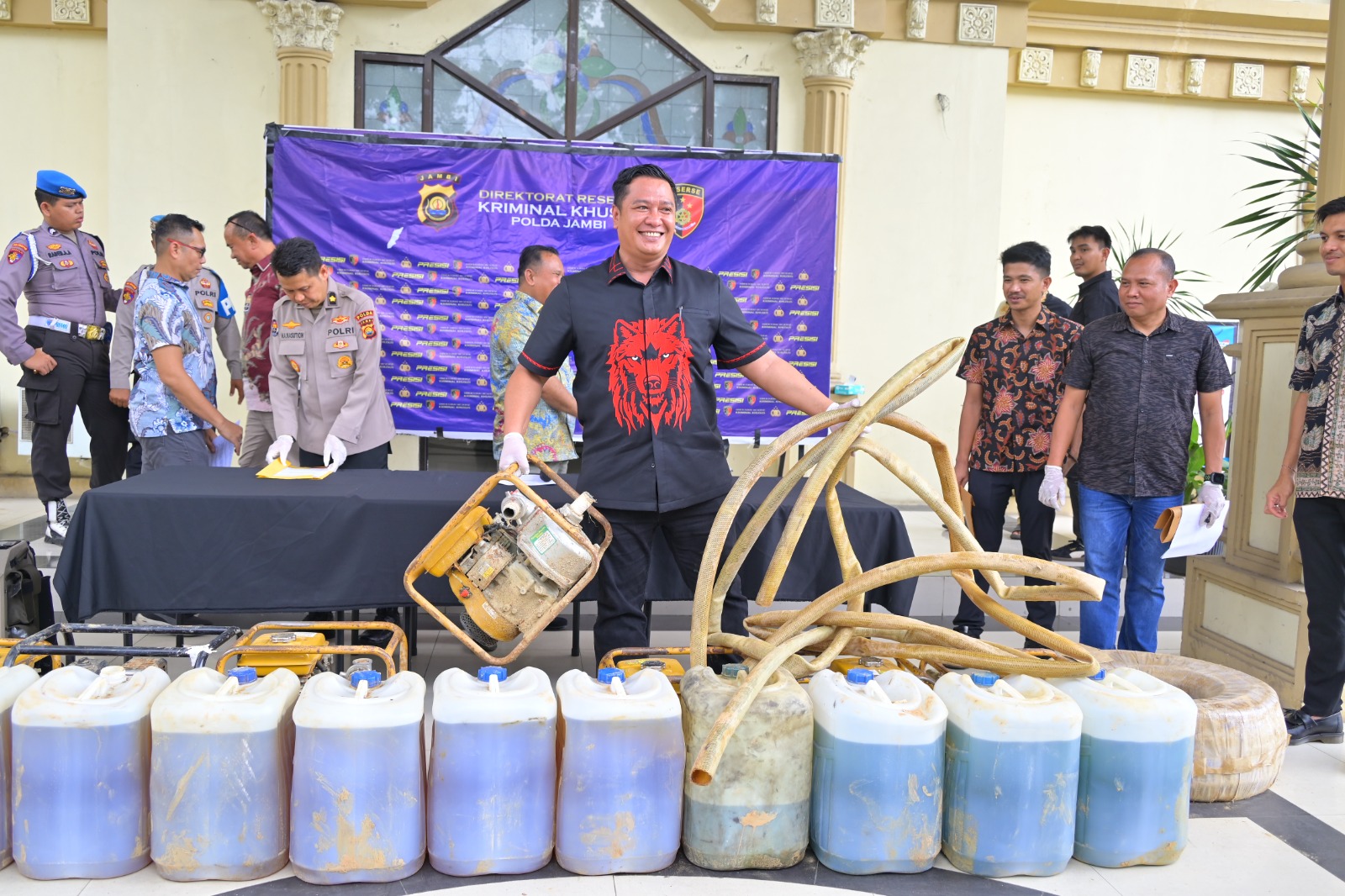 Conference pers penangkapan 2 pelaku ilegal drilling di Kabupaten Batanghari