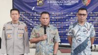 Wadirreskrimsus AKBP Taufik Nurmandia saat pimpin konferensi pers kasus dugaan tindak pidana korupsi SPj fiktif ditingkatkan ke penyidikan (MJB/M Ichsan)