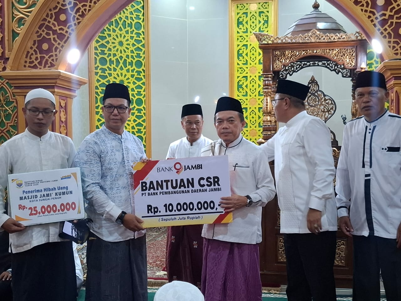 Gubernur Jambi Al Haris serahkan bantuan di Masjid Kumun, Sungai Penuh