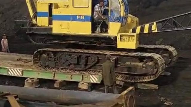 Peralatan pemancang fender jembatan mulai dimobilisasi ke Tembesi
