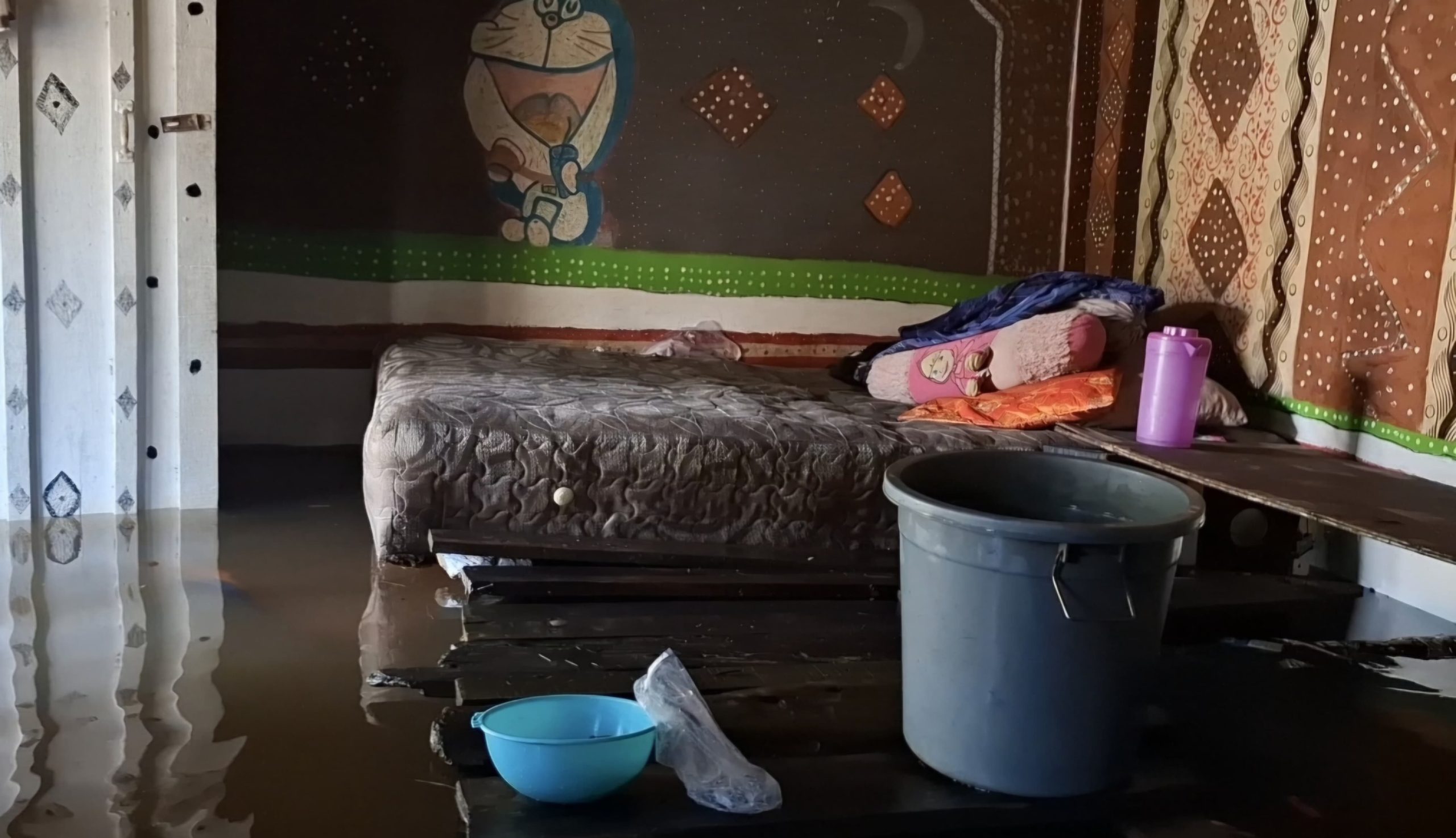 Kondisi salah satu rumah warga terendam banjir di RT 08 Kelurahan Penyengat Rendah, Kecamatan Telanaipura, Kota Jambi
