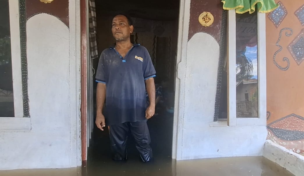 Kondisi rumah salah satu warga Kelurahan Penyengat Rendah terendam banjir