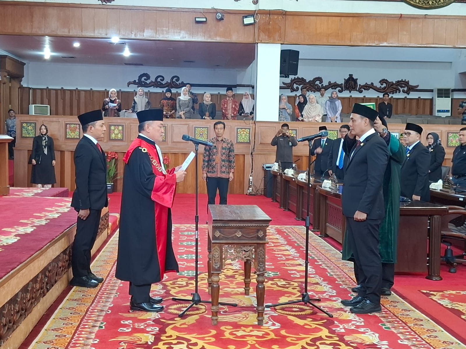 Samsul Riduan dilantik sebagai Wakil Ketua ll DPRD Provinsi Jambi