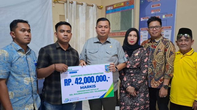 Ketua DPRD Kota Jambi bersama BPJS Ketenagakerjaan salurkan santunan jaminan kematian kepada ahli waris RT