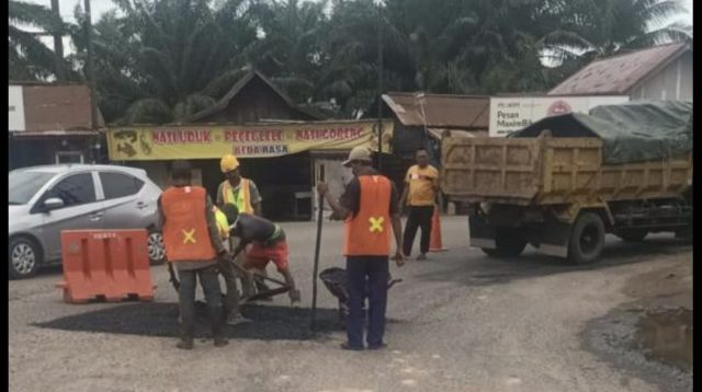 Ketua DPRD Kota Jambi apresiasi Dinas PUPR Provinsi Jambi usai tutup lubang di ruas jalan Provinsi Jambi