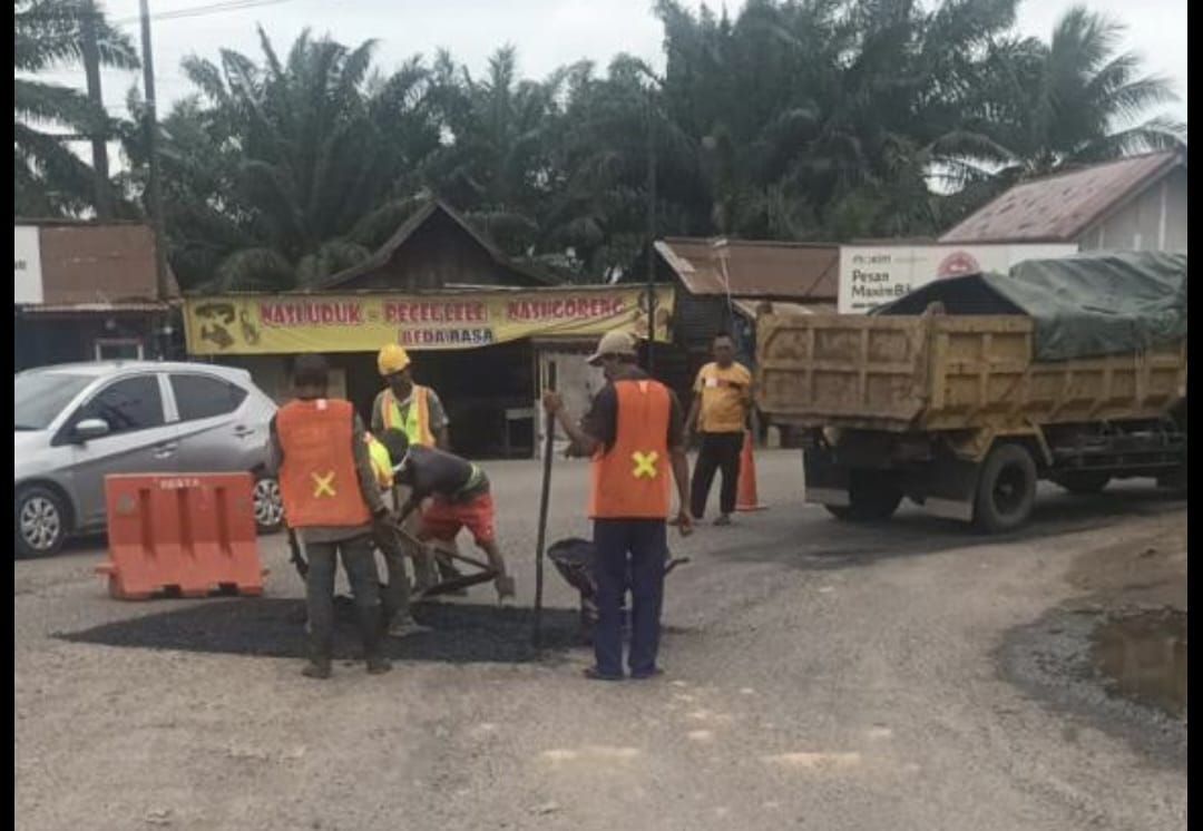 Ketua DPRD Kota Jambi apresiasi Dinas PUPR Provinsi Jambi usai tutup lubang di ruas jalan Provinsi Jambi