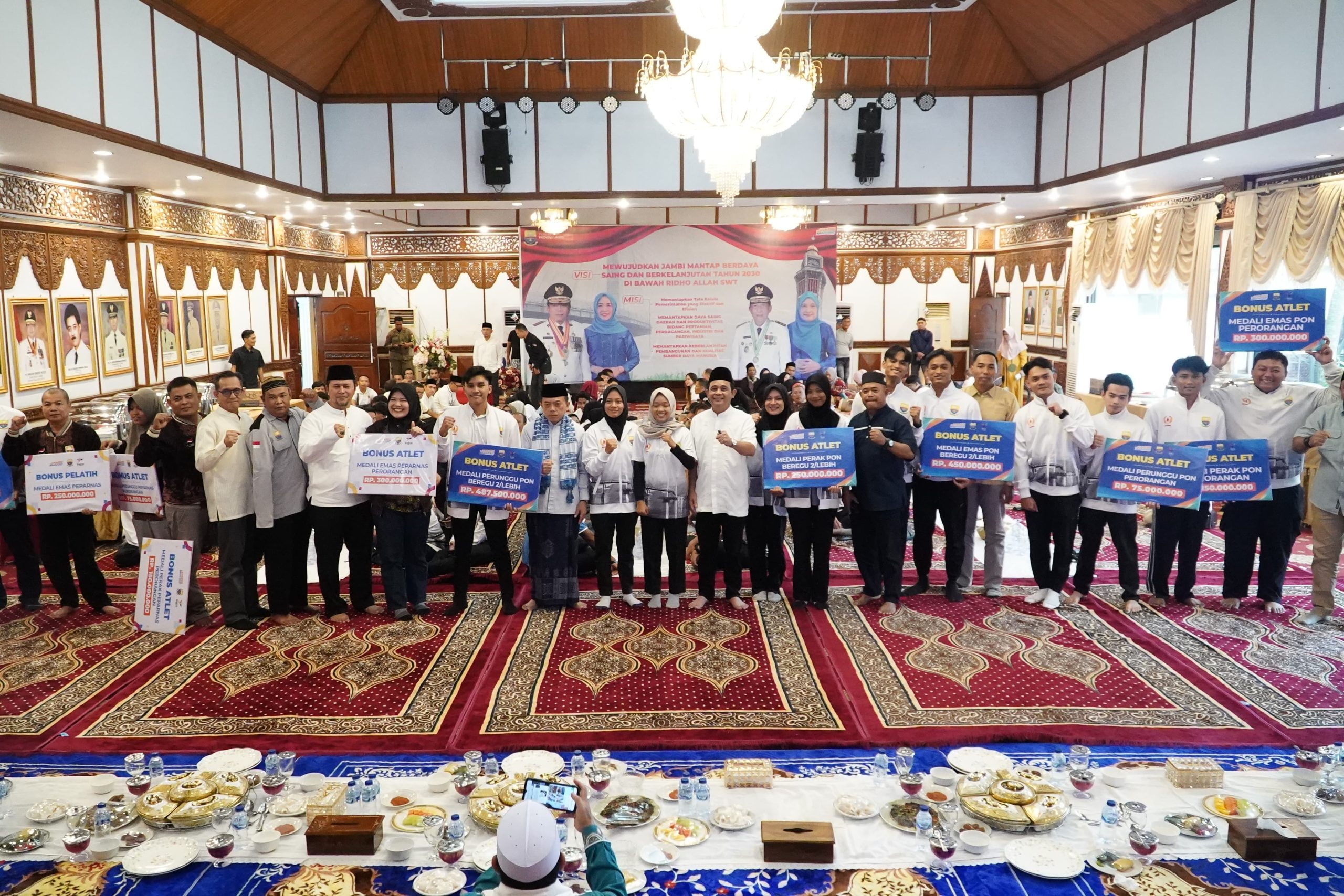 Gubernur Jambi Al Haris serahkan bonus atlet PON Aceh-Sumut dan Peparnas Solo tahun 2024