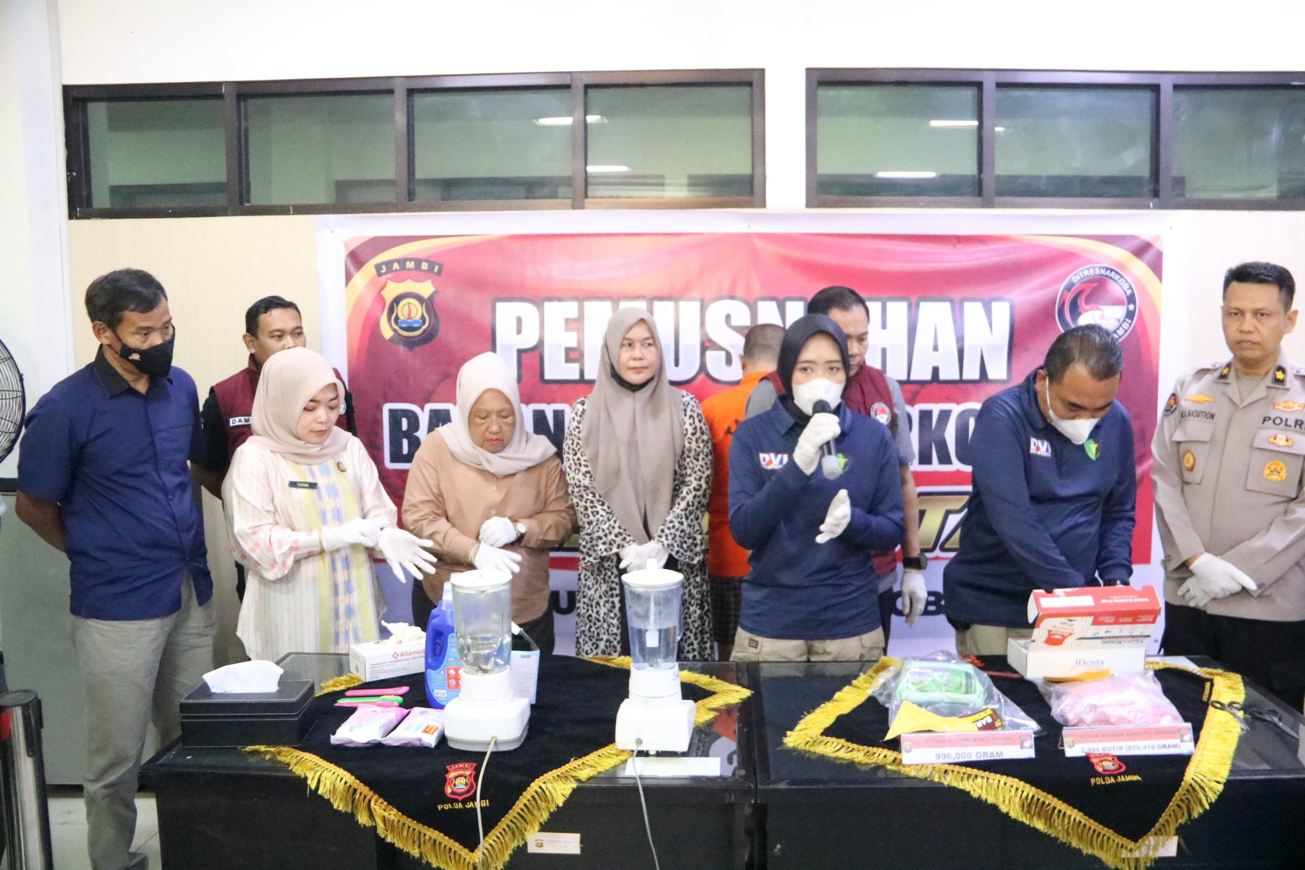 Polda Jambi musnahkan 1 kilogram sabu dan 870 g pil ekstasi