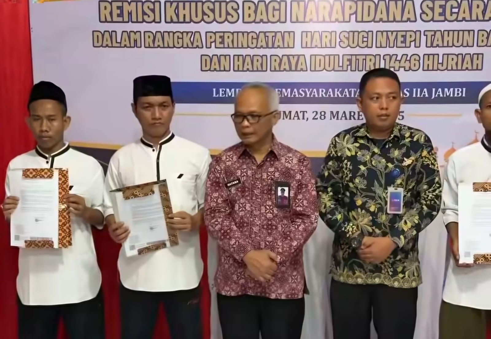 Pemberian remisi kepada warga binaan Lapas Kelas llA Kota Jambi