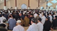 Gubernur Jambi Al Haris sholat Idul Fitri 1446 H di masjid Tsamaratul Insan (Islamic Center) Jambi