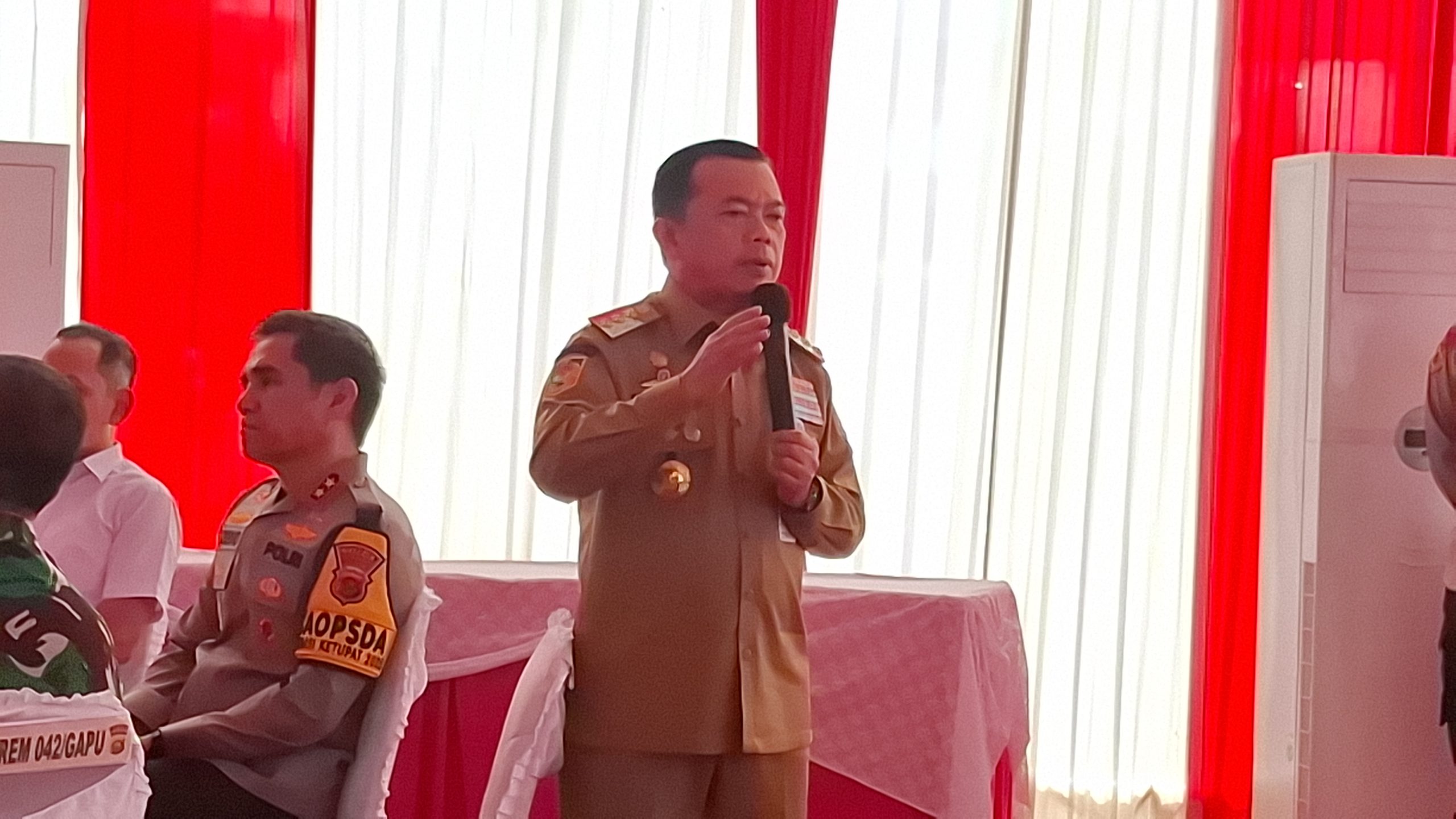 Gubernur Jambi Al Haris saat memberikan arahan dalam kegiatan Deklarasi PSU Pilkada Damai Kabupaten Bungo 2025