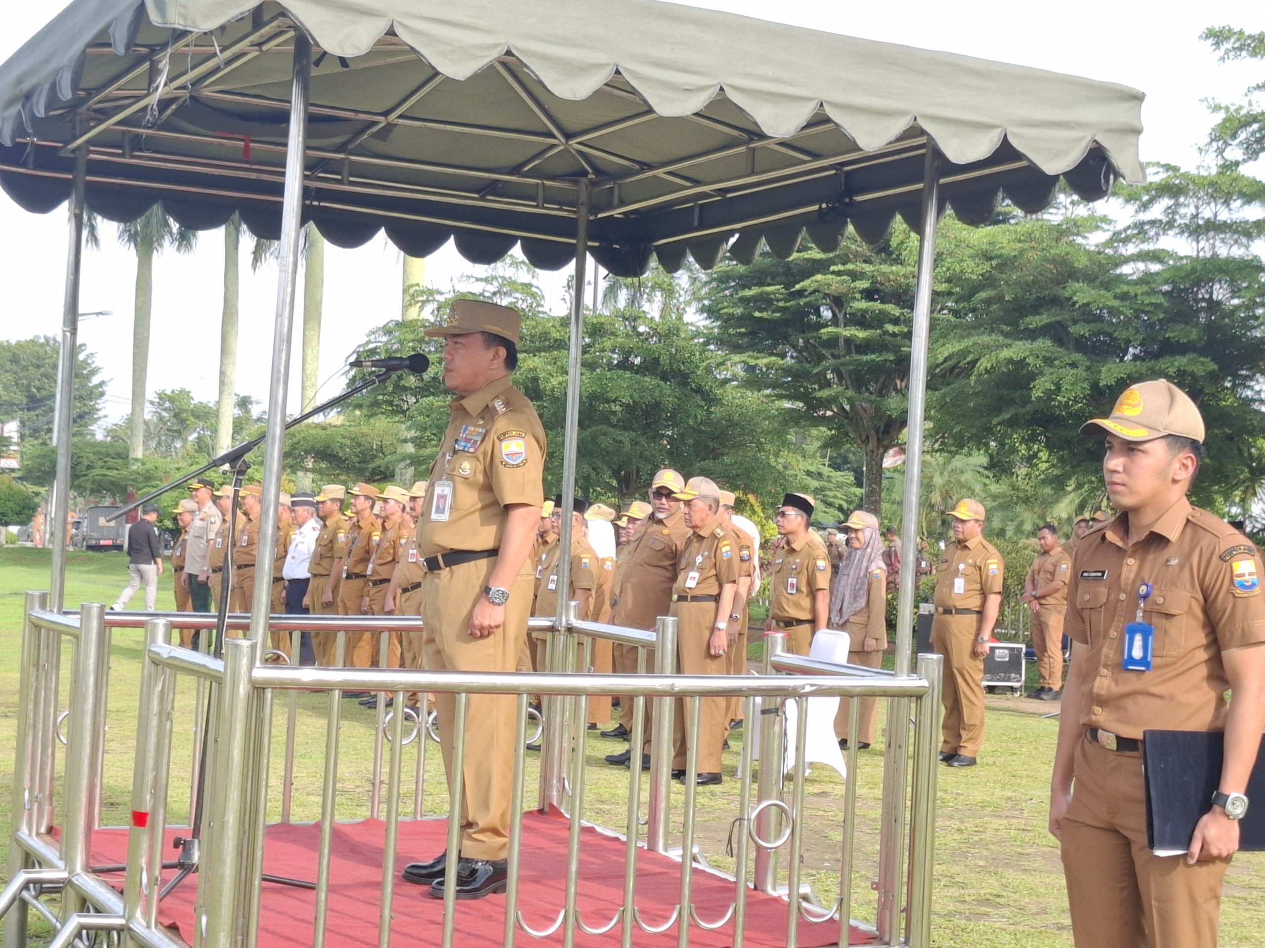 Gubernur Jambi Al Haris pimpin apel perdana pasca libur lebaran Idul Fitri dan Nyepi tahun 2025