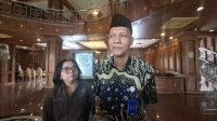 Plt. Kepala Disnakertrans Provinsi Jambi, Dody Haryanto Farmin ( pakaian batik)