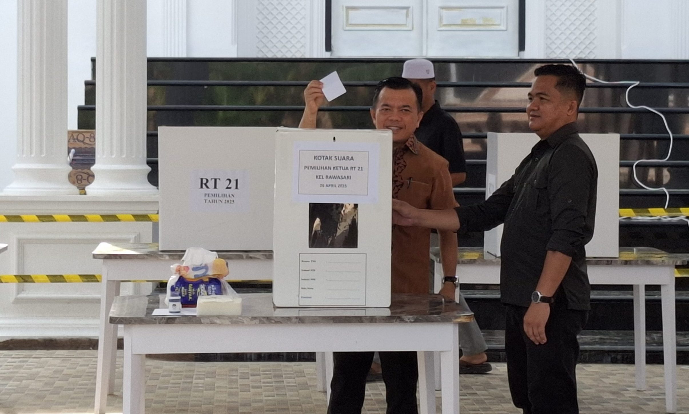 Gubernur Jambi Al Haris mencoblos pemilihan Ketua RT serentak se-Kota Jambi