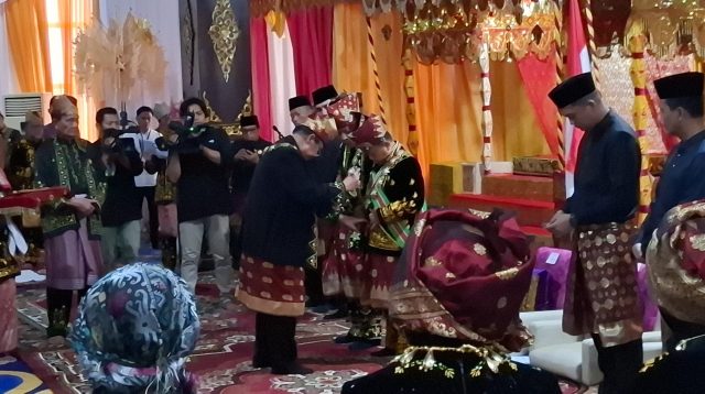 Gubernur dan wakil Gubernur Jambi dikukuhkan sebagai pemangku adat LAM Provinsi Jambi