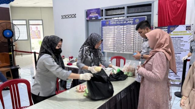 Pemeriksaan barang di Lapas Kelas llA Jambi