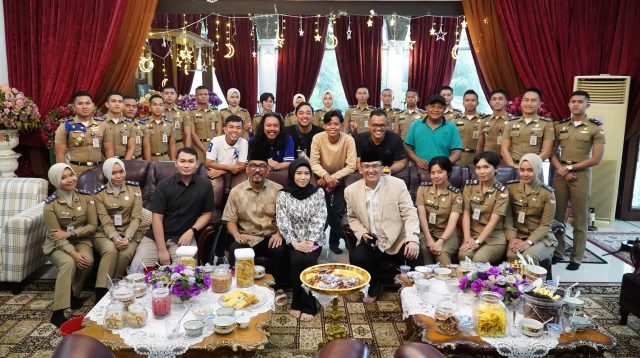 Kemas Muhammad Fuad menerima silaturahmi dan halal bihalal bersama Praja IPDN, Kadis Kominfo, dan wartawan Provinsi Jambi