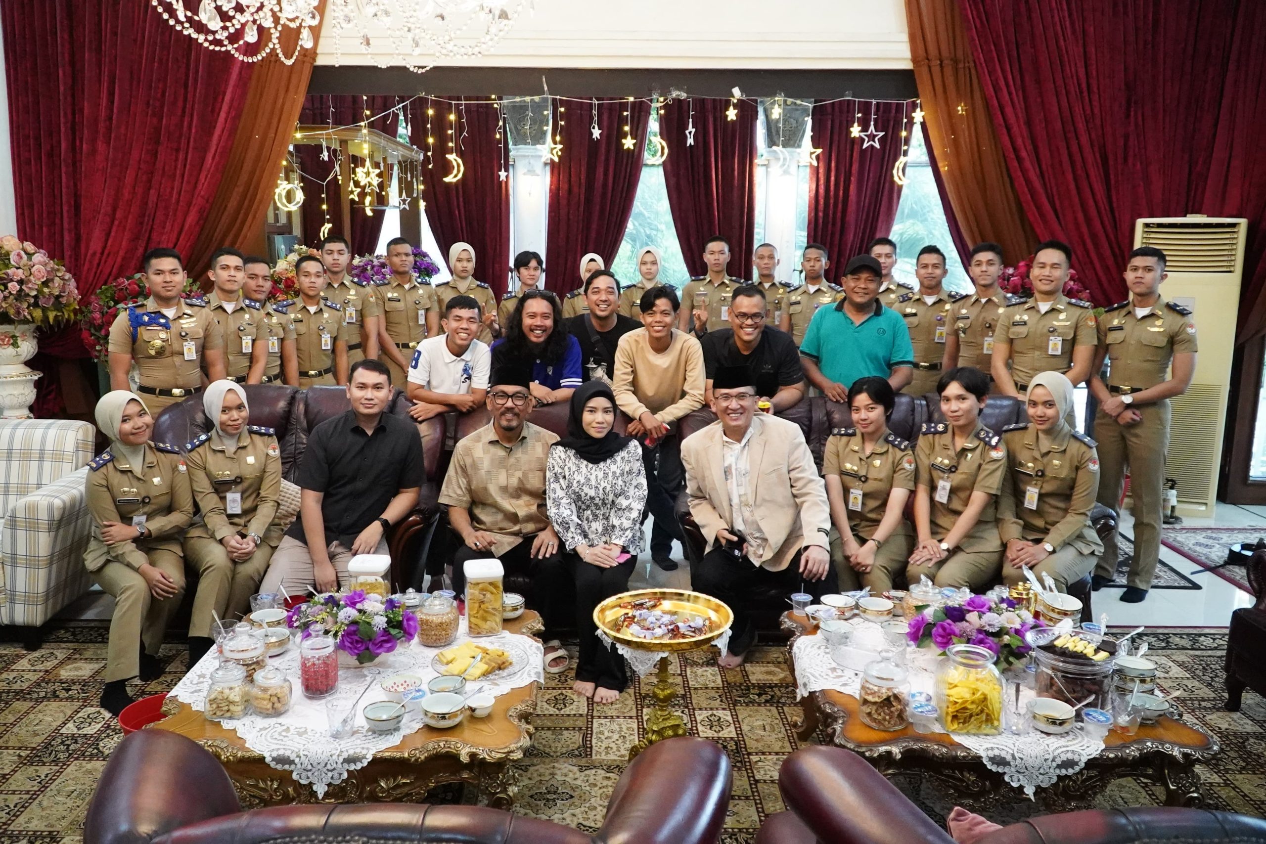 Kemas Muhammad Fuad menerima silaturahmi dan halal bihalal bersama Praja IPDN, Kadis Kominfo, dan wartawan Provinsi Jambi