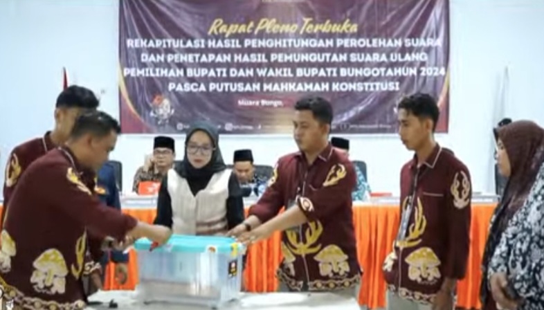 Rapat Pleno rekapitulasi hasil perhitungan suara dan dan penetapan hasil PSU Pilkada Bungo