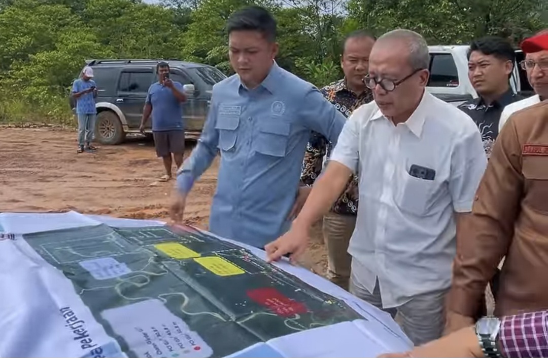 DPRD Provinsi Jambi meninjau progres pembangunan jalan khusus batubara oleh PT Putra Bulian Properti (PBP) di Desa Penerokan, Kabupaten Batanghari.