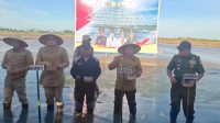 Gubernur Jambi Al Haris menanam padi di Kabupaten Tanjung Jabung Timur