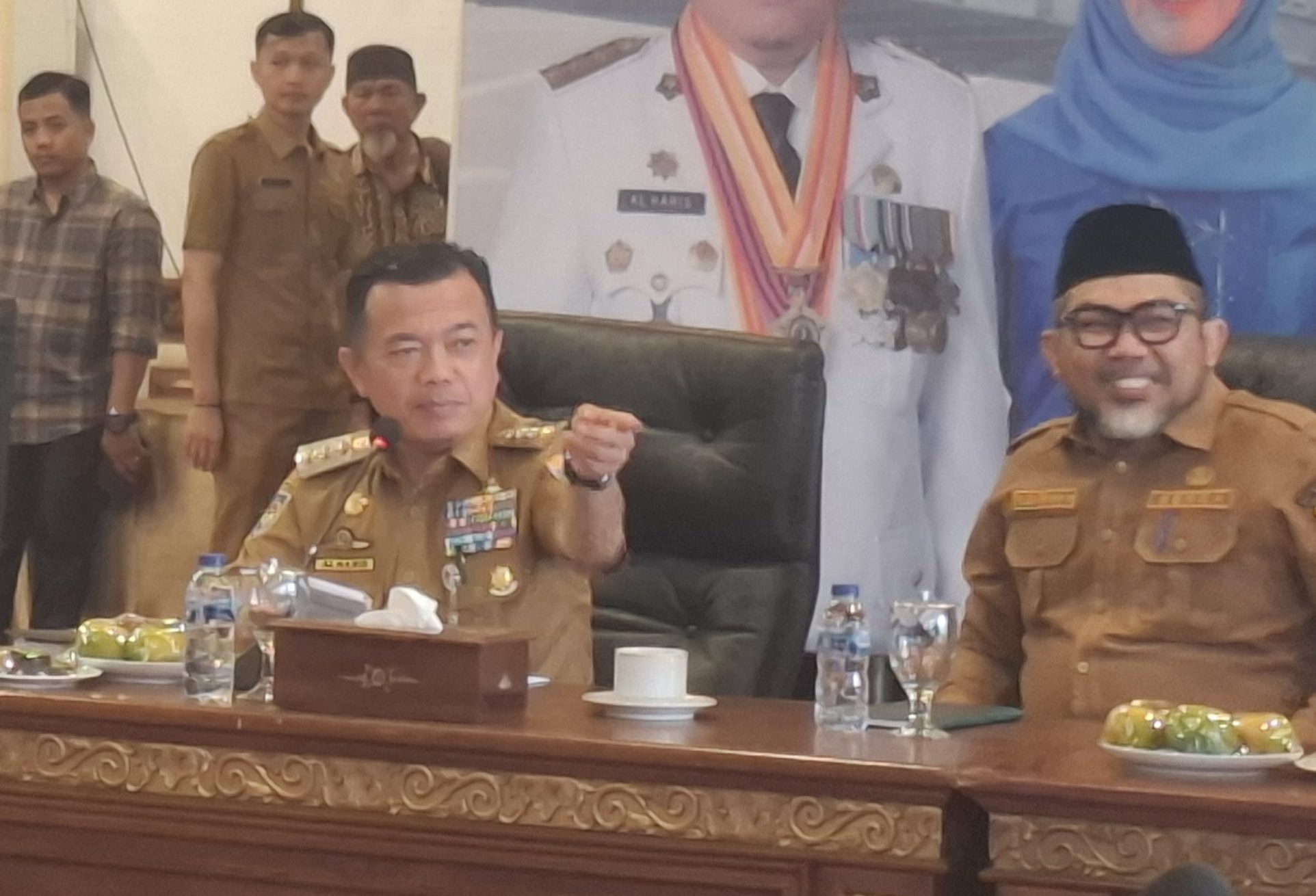 Gubernur Jambi Al Haris bersama Sekretaris Daerah Provinsi Jambi, Sudirman