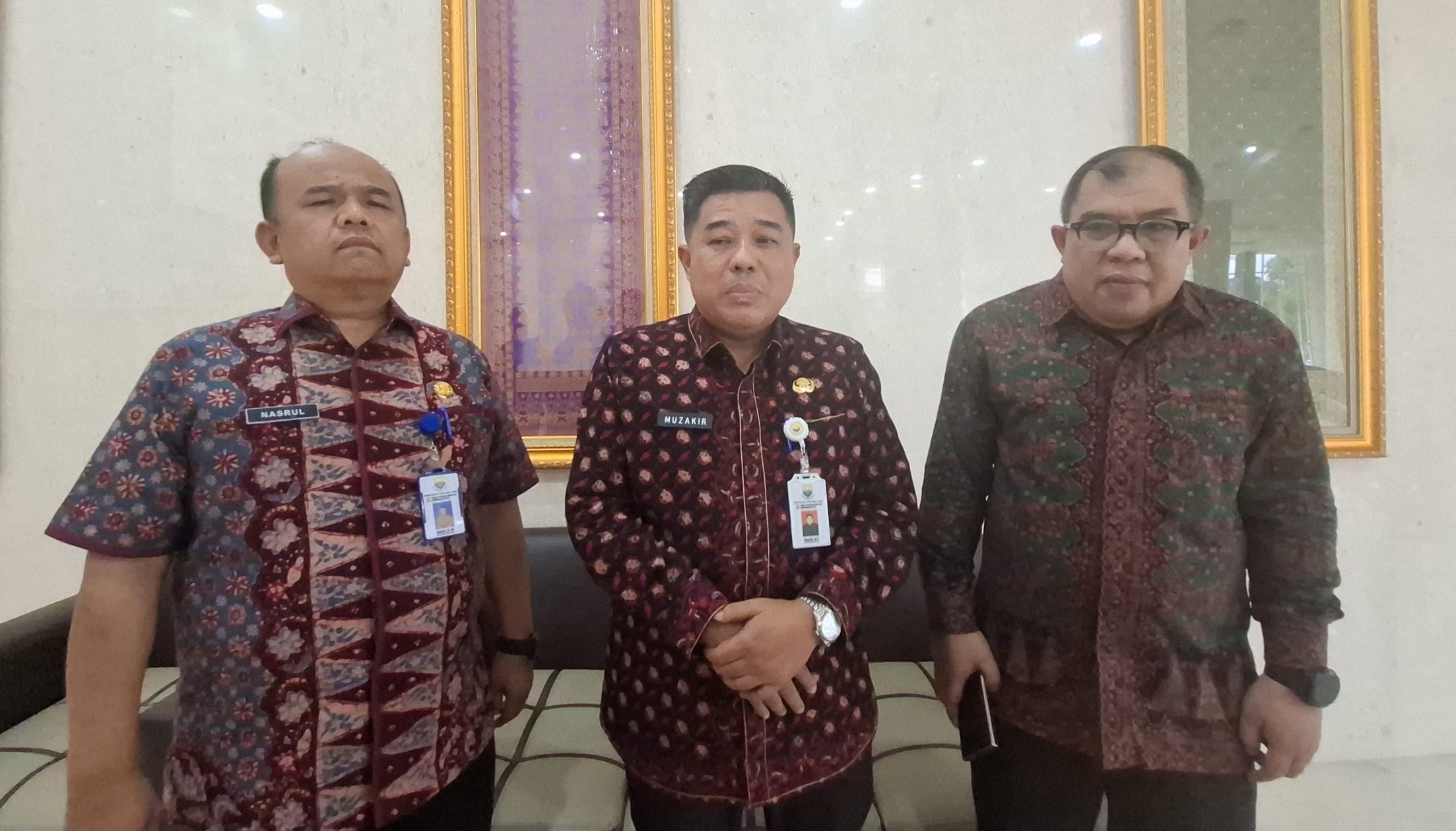 Kepala Dinas PUPR Provinsi Jambi, Muzakir (tengah)