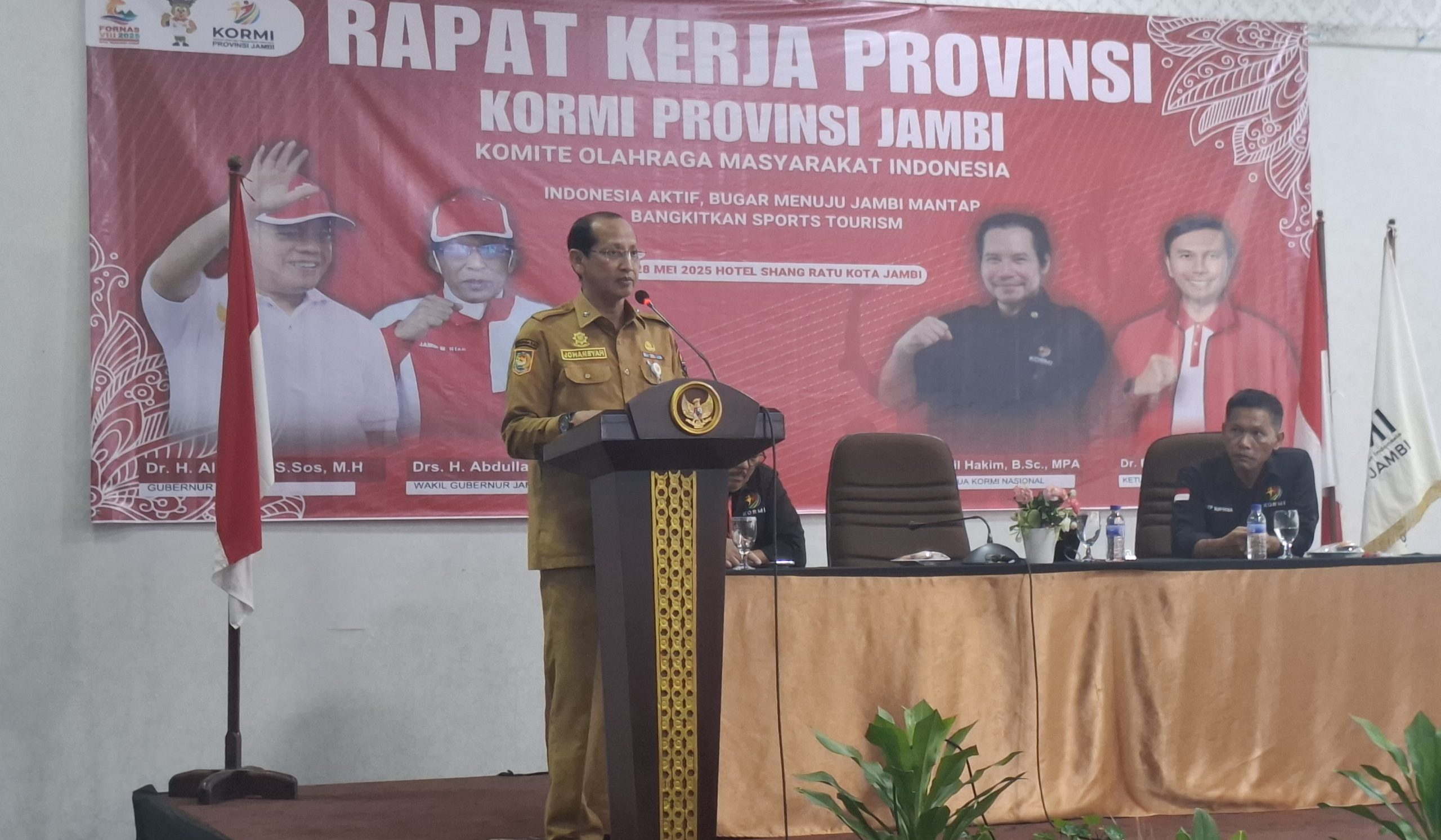 Asisten ll Setda Provinsi Jambi, Johansyah membuka RAKERPROV KORMI